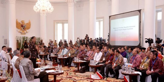 Giliran Bupati wilayah Indonesia tengah dan timur curhat ke Jokowi