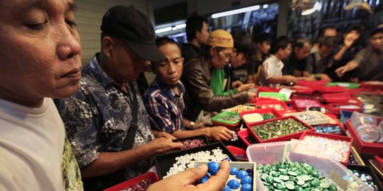 Pedagang batu akik di Pasar Cinde Palembang ogah dikenakan pajak