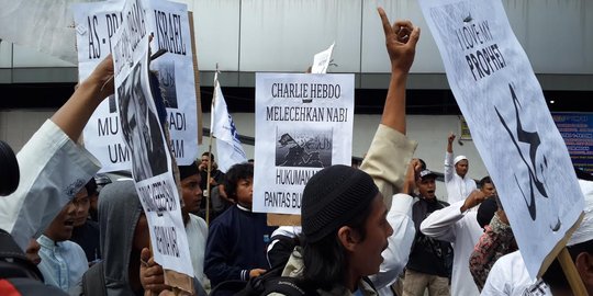 Demo umat Islam di Medan sebut penyerang Charlie Hebdo mujahid