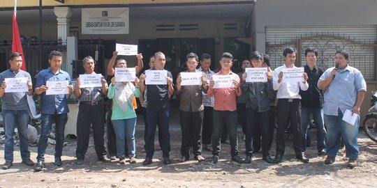KPK vs Polri, LBH Surabaya kibarkan bendera setengah tiang