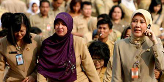 Inspektorat tegur PNS yang asyik selfie saat nyanyi Indonesia Raya