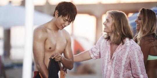Fans kecewa Lee Min Ho gagal pamerkan abs seksi di GANGNAM 1970