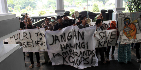 Demo penangkapan BW, massa di Malang sindir Jokowi penakut