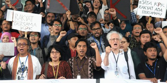 Protes penangkapan BW, puluhan aktivis antikorupsi geruduk Bareskrim