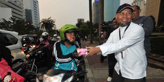 Tiba di KPK, Bambang Widjojanto disambut shalawat dan pekik takbir