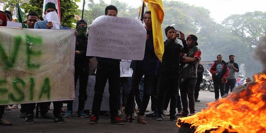 Aksi save KPK, mahasiswa Malang tuntut Jokowi tegas