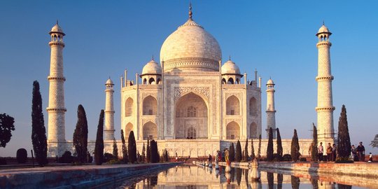 Sedihnya warga India, repot bersihkan Taj Mahal Obama batal datang