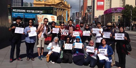 Komunitas Peduli Indonesia demo #SaveKPK di Australia