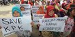 Aksi ibu-ibu demo dukung KPK