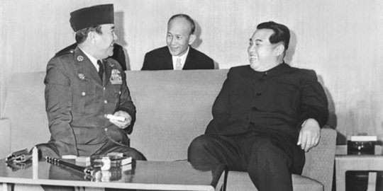 Saat Soekarno beri bunga persahabatan buat kakek Kim Jong-un