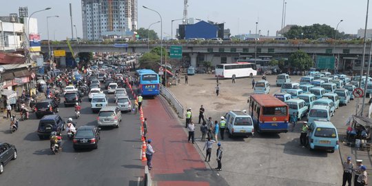 Turun Rp 500, Ahok mau tarif baru angkutan umum segera diberlakukan