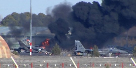 Jet tempur Yunani jatuh di pangkalan udara Spanyol, sepuluh tewas