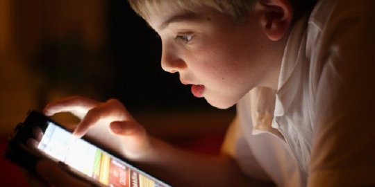 Awas, tablet bikin anak sulit tidur!