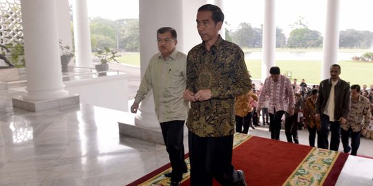 '100 Hari Jokowi masih gamang, belum duduk sebagai kepala negara'