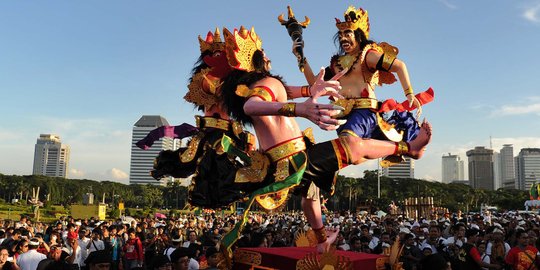 Jelang hari raya nyepi, pedagang ogoh-ogoh mini mulai ramai