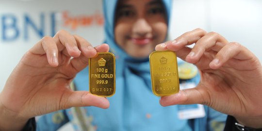 Akhir bulan, harga emas turun Rp 8.000 per gram
