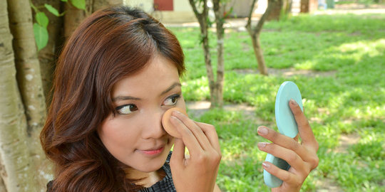 Awas, sering pakai make up bikin menopause datang lebih dini