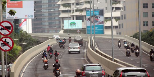 Ahok bakal buat aturan mobil lewat flyover bayar