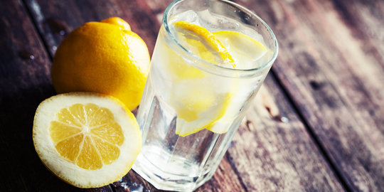 Benarkah air lemon ampuh turunkan berat badan?