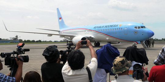 ini perbandingan pesawat air force one dan pesawat presiden jokowi