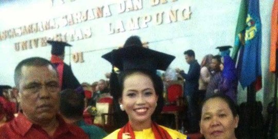 tukang tambal ban lulusan terbaik unila dengan ipk 37 rev8