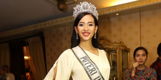 Sedih, Elvira Devinamira nangis tentang skandal Abraham Samad!