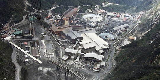 Pemerintah diminta paksa Freeport buat smelter di Papua bukan Gresik