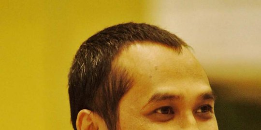 kerap bergaya glamor pakai tanktop rev2