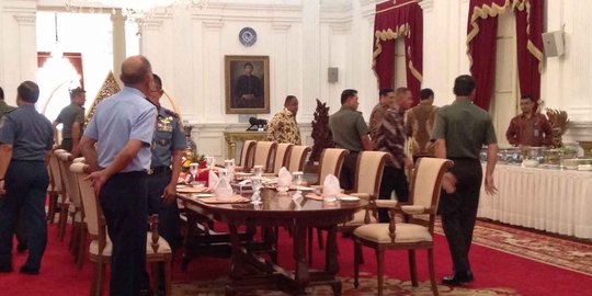 Jokowi pertanyakan dampak kisruh KPK-Polri ke jenderal TNI