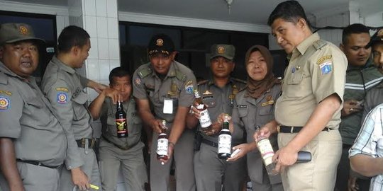 Jual 245 botol miras oplosan, warung Dewi digerebek Satpol PP