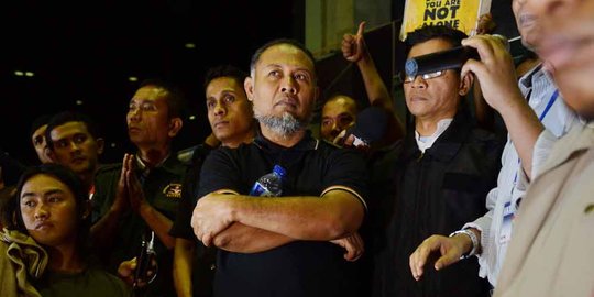 Bambang minta Komjen Budi jantan, tak sembunyi di balik Polri