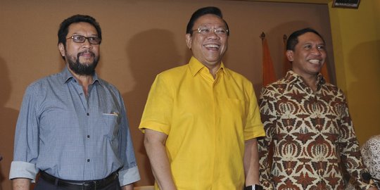 Agung Laksono minta Mahkamah Partai kubu Ical mundur dari pengurus