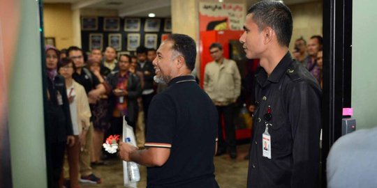 Dipanggil saksi dalam kasus Bambang Widjojanto, Bupati Kobar mangkir