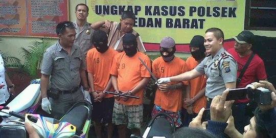 4 Begal sadis bersenjata klewang perampas ratusan motor dibekuk