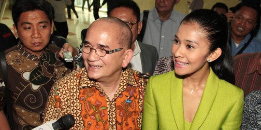 ruhut minta wanita di foto dipanggil rev3