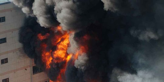 28 Unit rumah terbakar di pemukiman padat di Medan