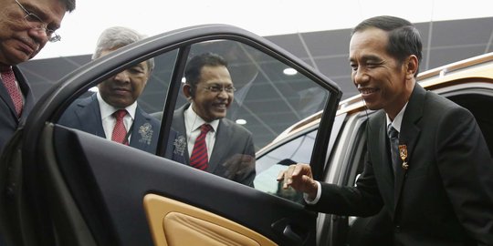 'Kenapa Proton, kenapa Hendropriyono, Jokowi?'