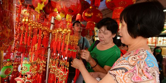 Berburu pernak-pernik Imlek di Pasar Glodok