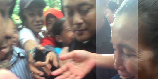 Blusukan ke Pulogadung, Menteri Marwan bagi-bagi uang Rp 50 ribu