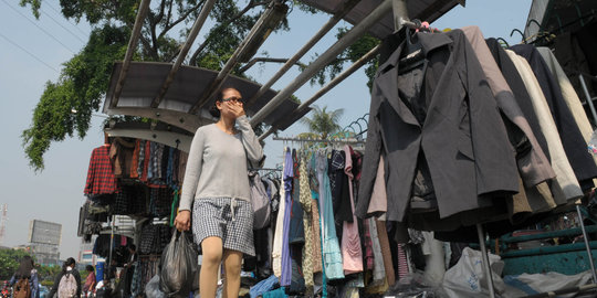 Pedagang pakaian bekas di Senen mengaku cuma kaki tangan importir