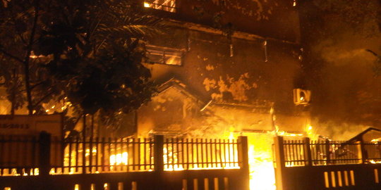 Korsleting, empat rumah di Kramat Jati terbakar