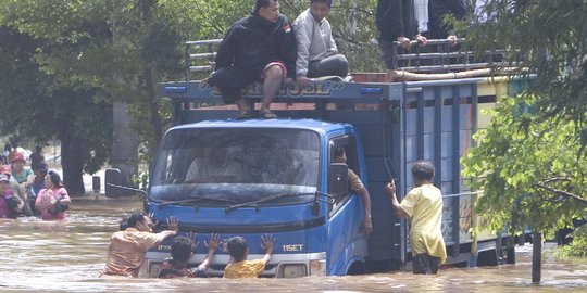 Hujan malam hingga Senin pagi,ini daftar genangan di jalanan Jakarta