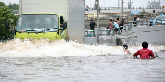 Banjir depan Trisakti, Jalan S. Parman lumpuh