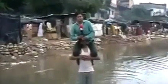 Ini kata jurnalis TV mengapa harus nyemplung saat liputan banjir