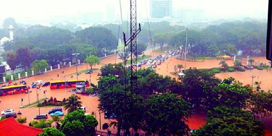 Hujan terus mengguyur, Istana dikepung banjir