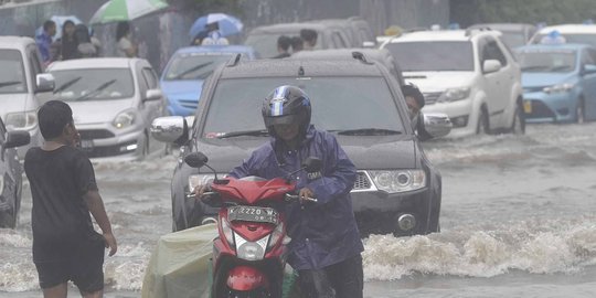BMKG: Hujan deras bakal guyur Jakarta 14 dan 16 Februari