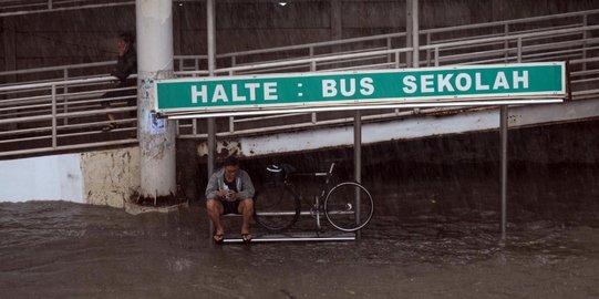 Banjir makin meluas di Jakarta, 52 titik tergenang