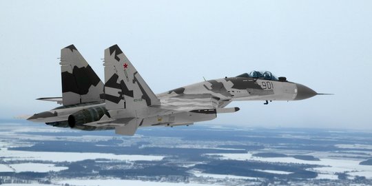 Ini perbandingan jet tempur Su-35 dengan F-22 Raptor andalan AS