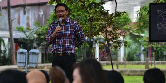 Blusukan lihat banjir di Pluit, Djarot sampai basah kuyup