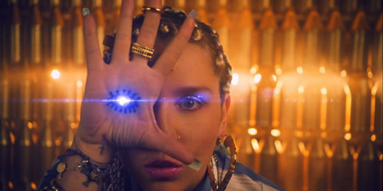 10 selebriti top yang diduga kuat sebagai 'budak illuminati'